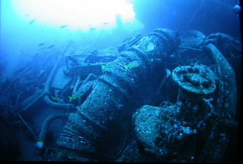 2002.10阿瑪斯機艙殘骸